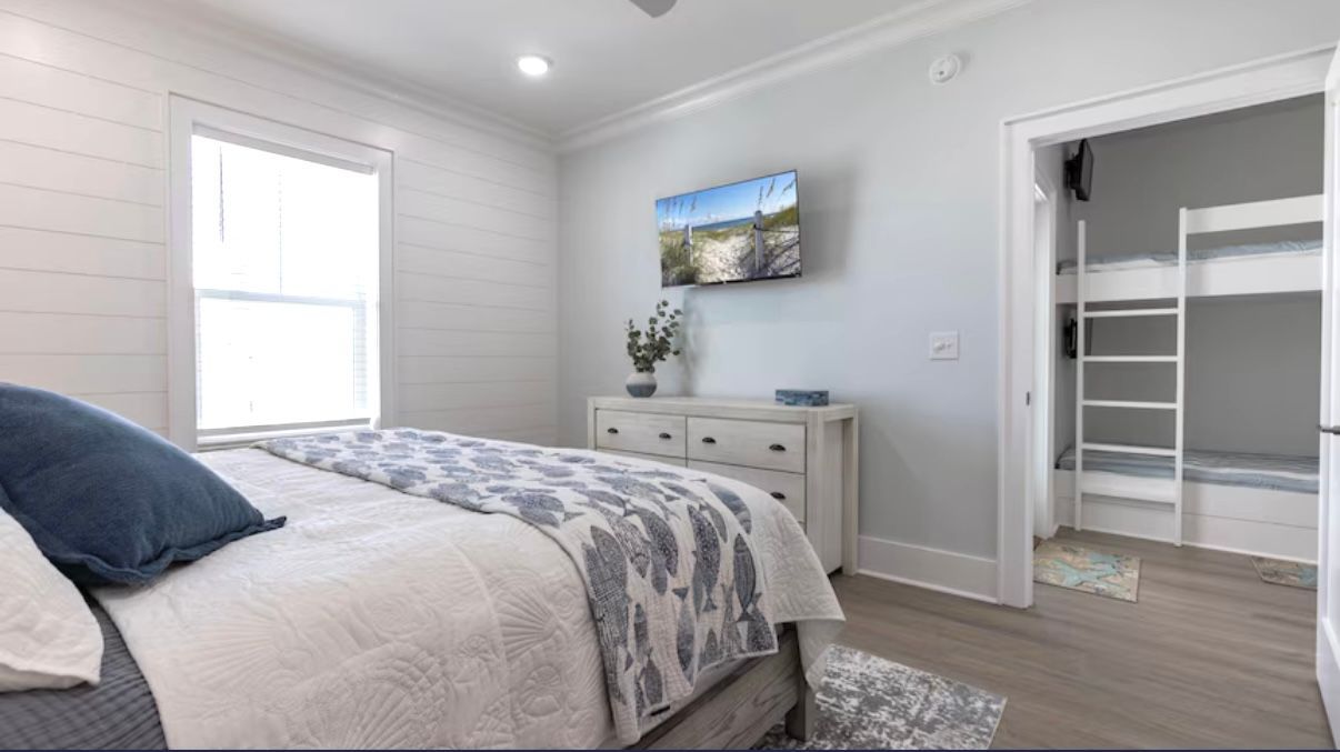 Twin size bunks built into hallway, outside of upstairs king size bedroom at Rest Ashore in Gulf Shores, Alabama 