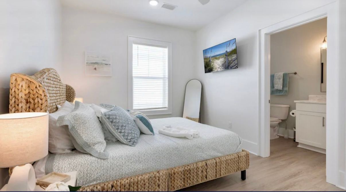 Queen size bedroom with tub shower combo, at the handicap accessible beach house Rest Ashore in Gulf Shores, Alabama