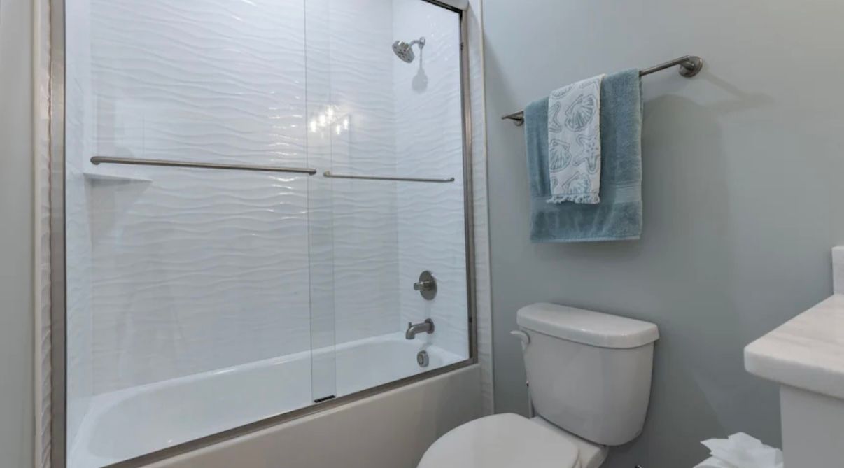 Tub/shower combo at Rest Ashore in Gulf Shores, Alabama