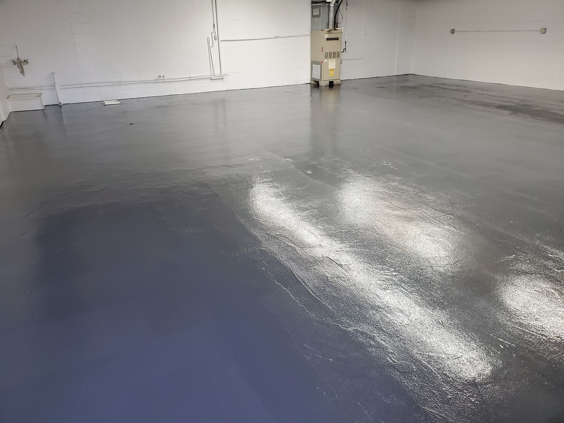 A room with a blue floor and white walls