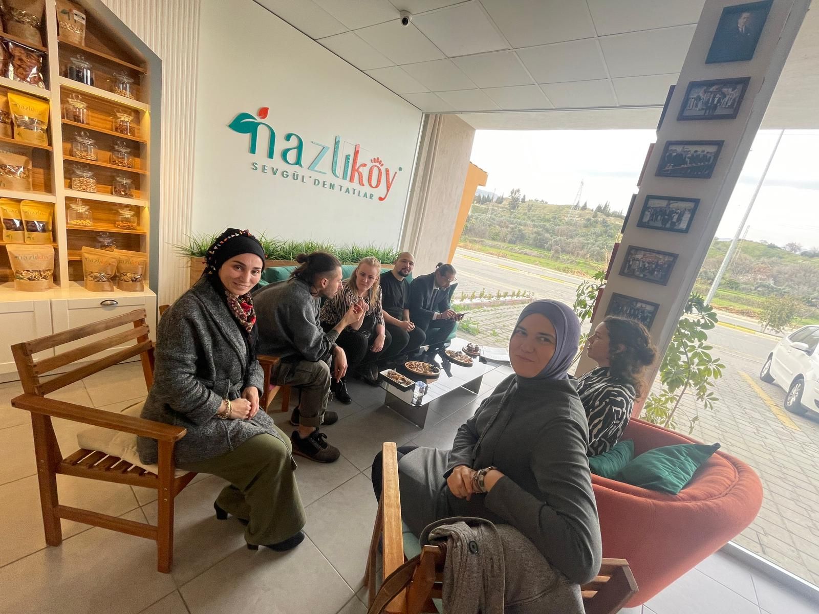 Prios på besøk hos Nazlikoy