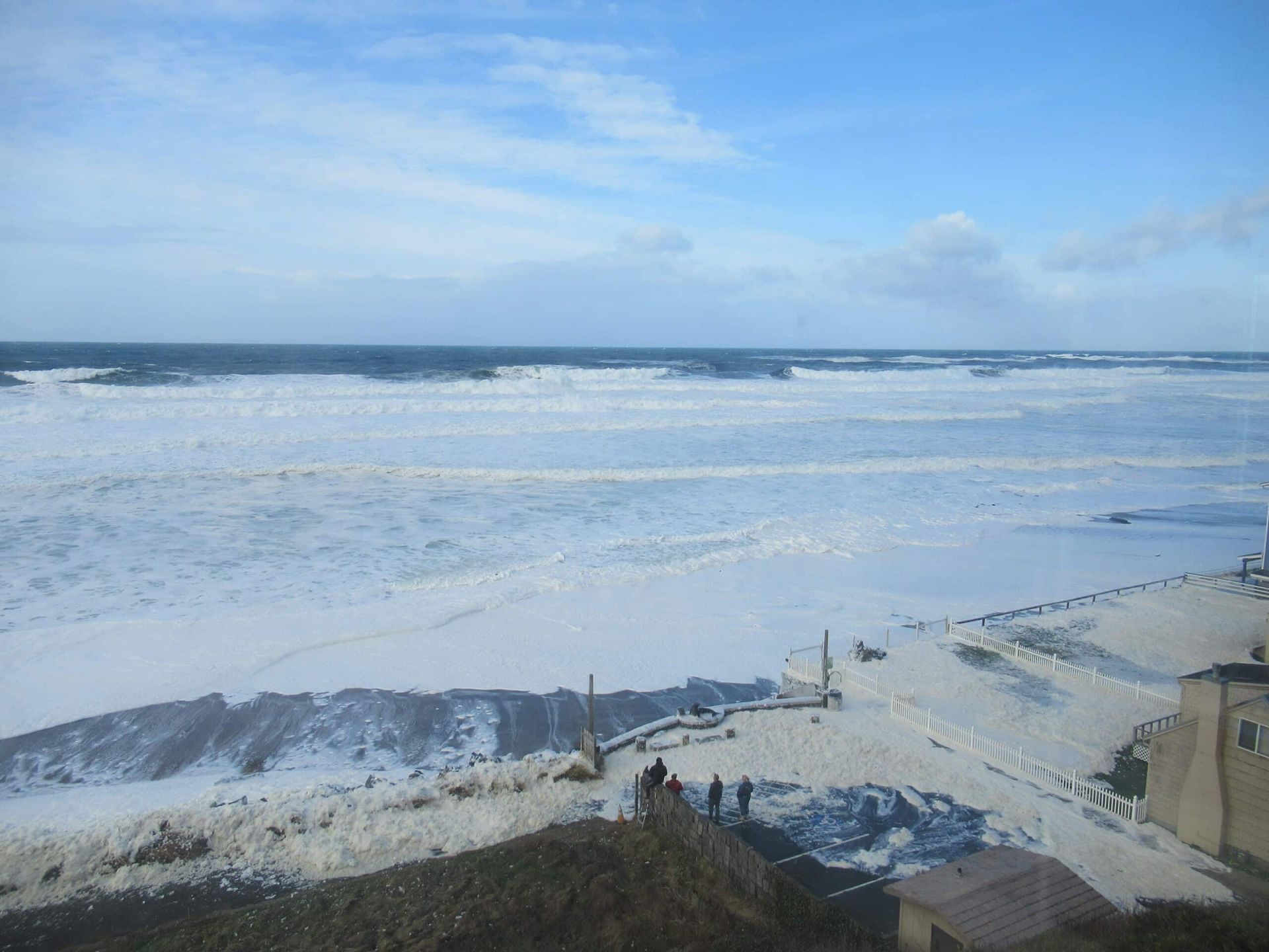 A large body of water with waves crashing on the shore
