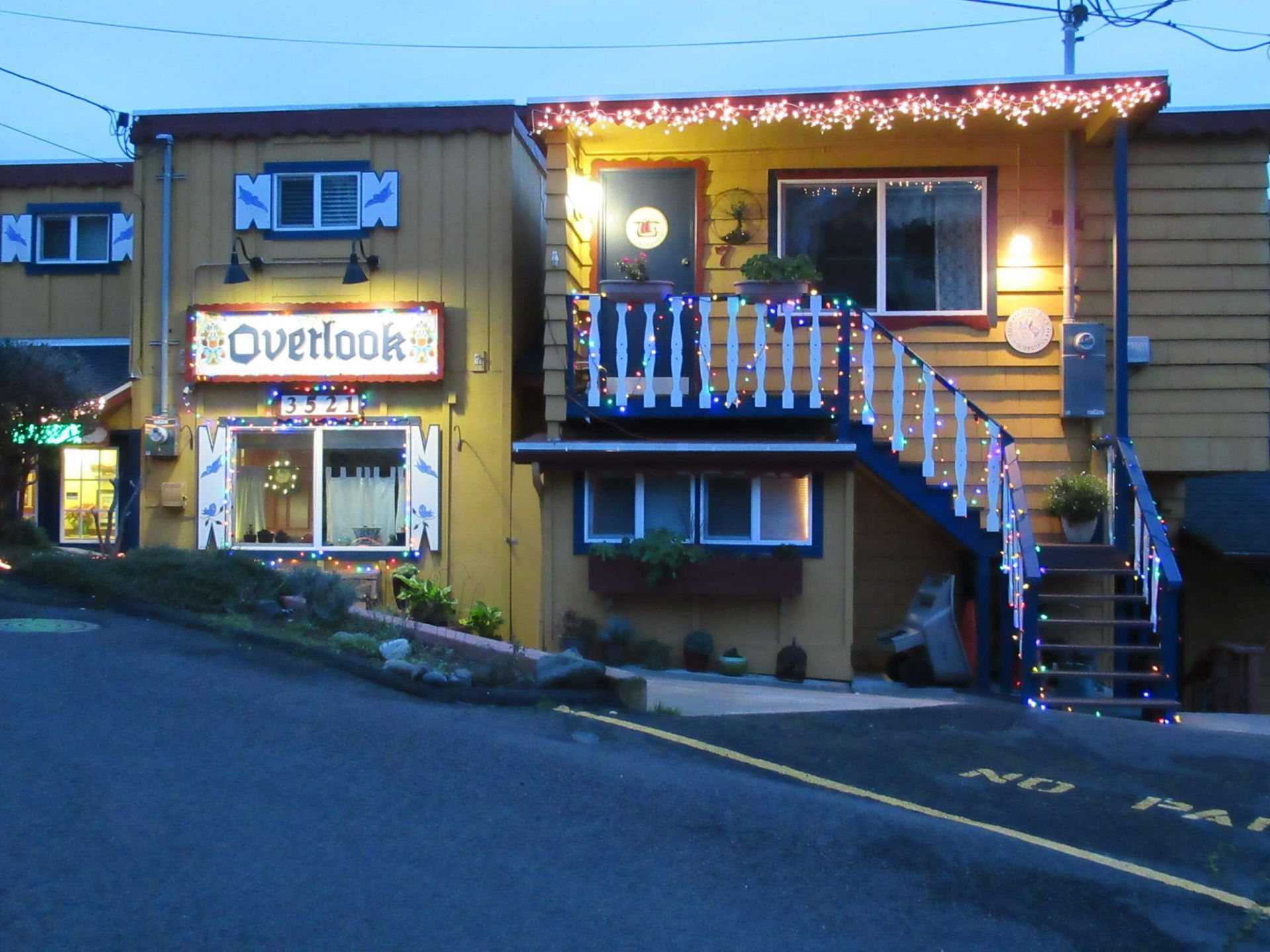 A building with the word overlook on it