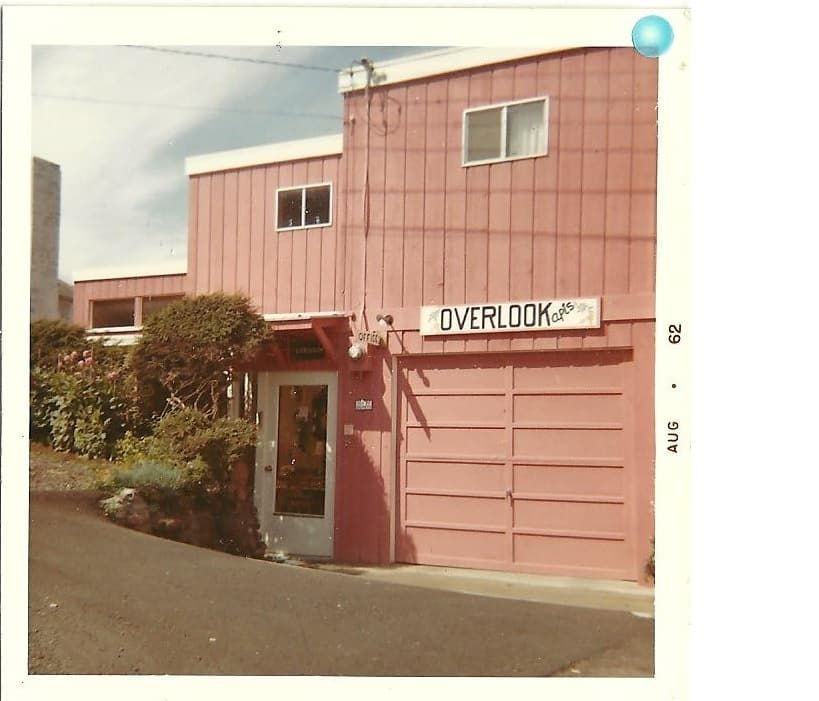 A pink building with a sign that says overlook
