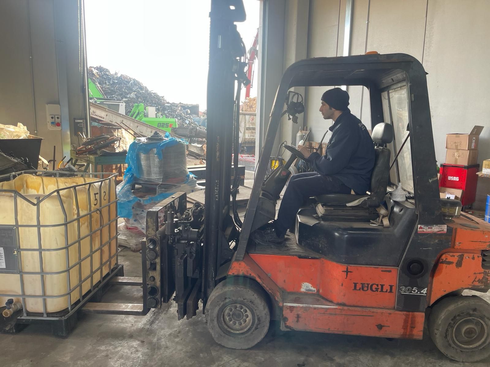 Parco mezzi per materiali ferrosi