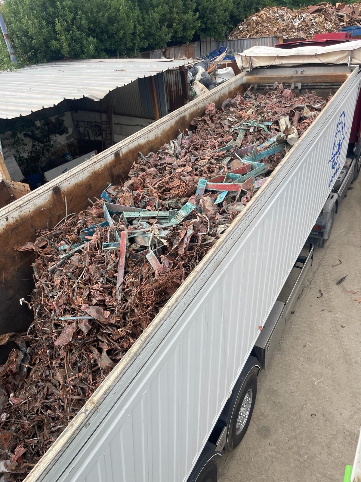 Parco mezzi per materiali ferrosi