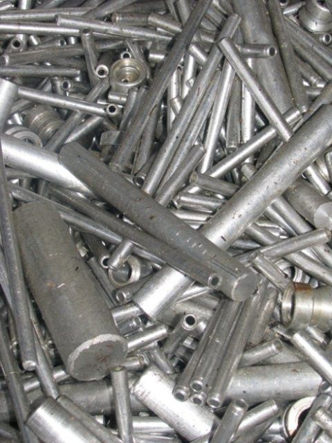 oggetti in alluminio di scarto 2