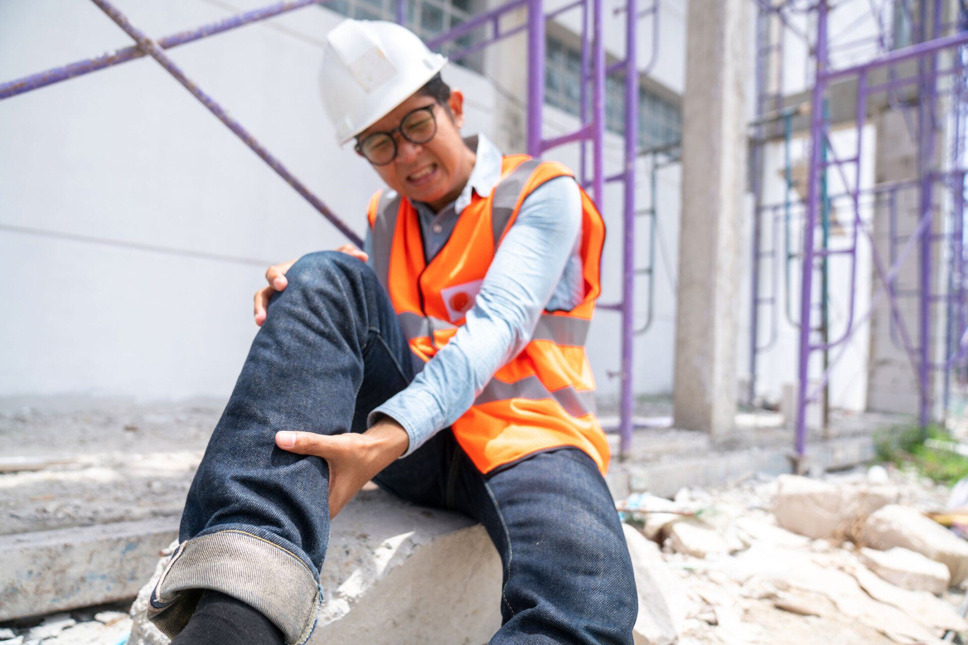 Construction Worker With Injury | Munster, IN | Community Chiropractic Clinic
