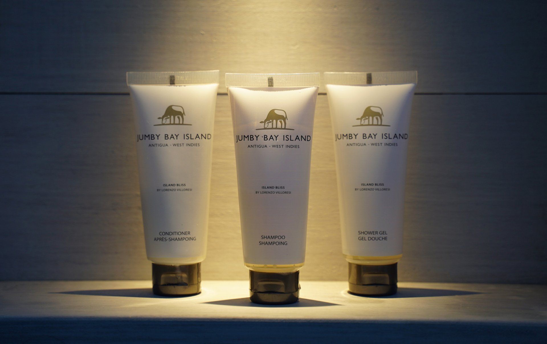 Tŷ Compton Jumby Bay island Gardenia Suite bath products