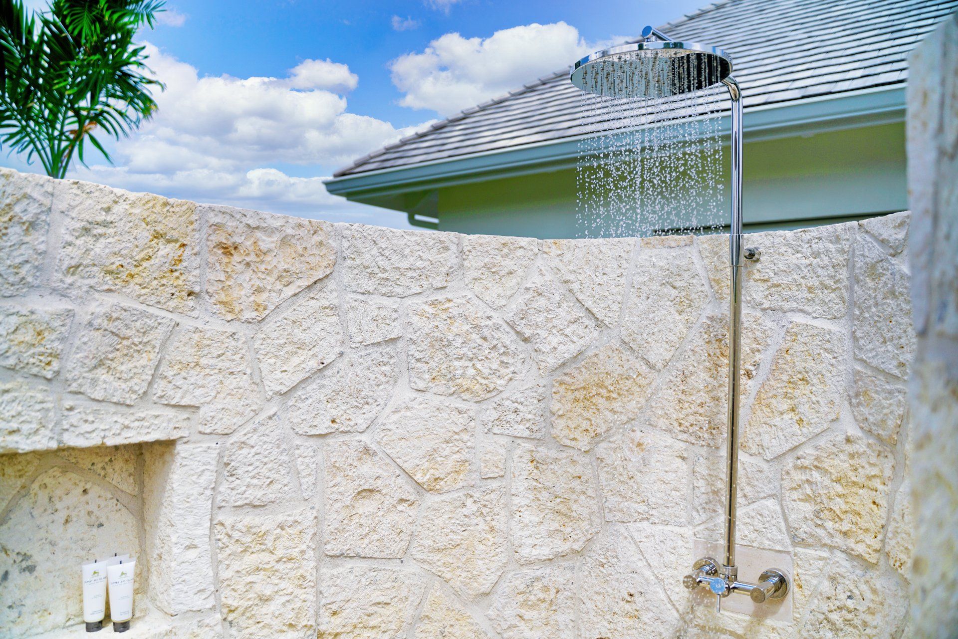 Tŷ Compton Jumby Bay island Jasmine Suite outdoor shower