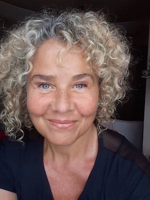 Tânia Gallindo, Psychotherapeutic counsellor and trauma informed bodywork therapist