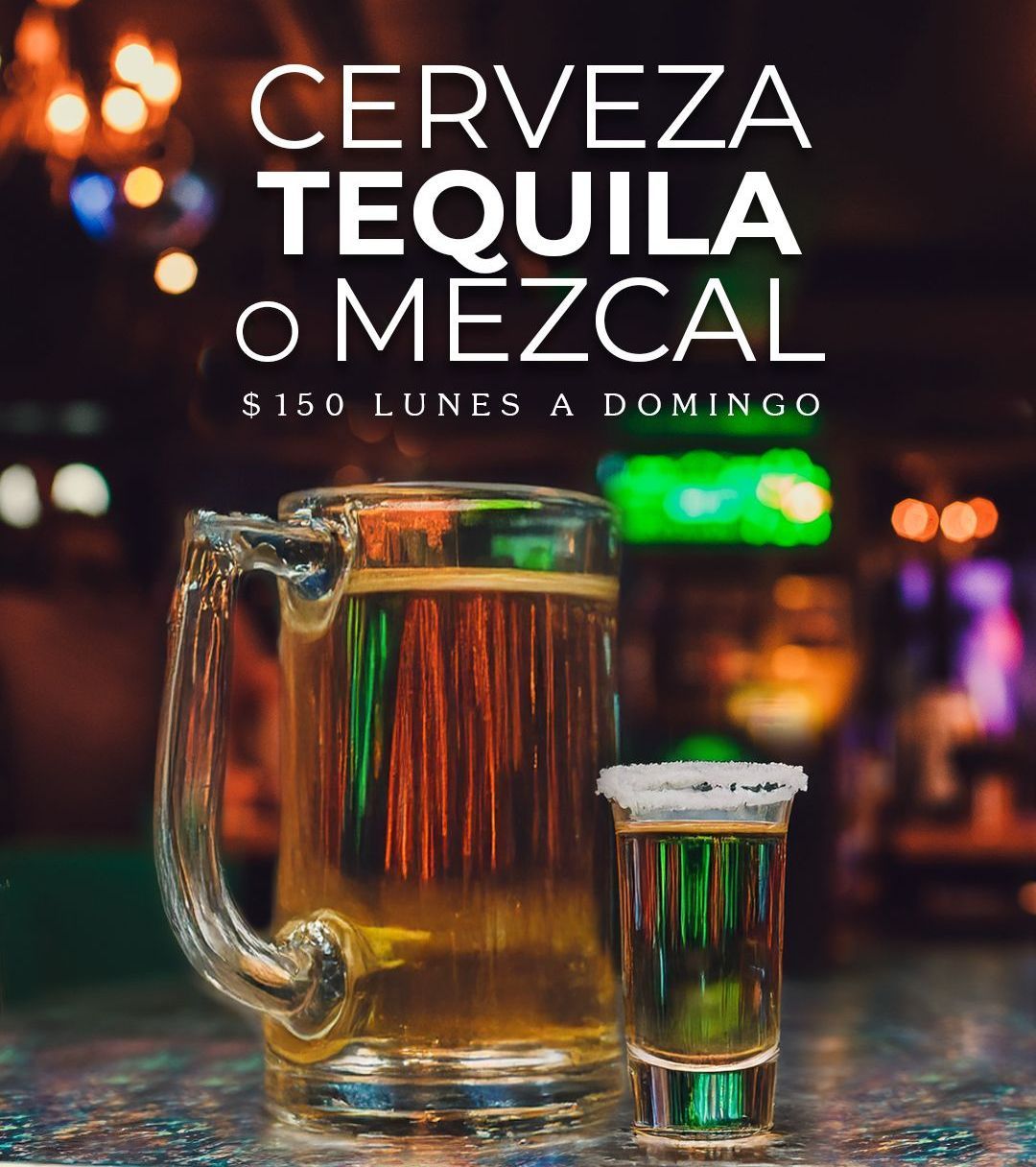 Una pila de cajas de regalo de colores con cintas y lazos.