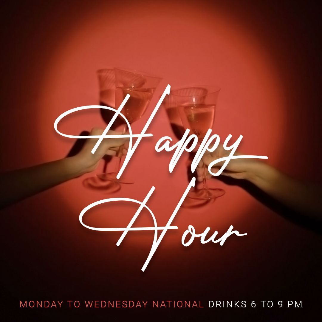 Un cartel del 50 por ciento con globos sobre un fondo rojo.