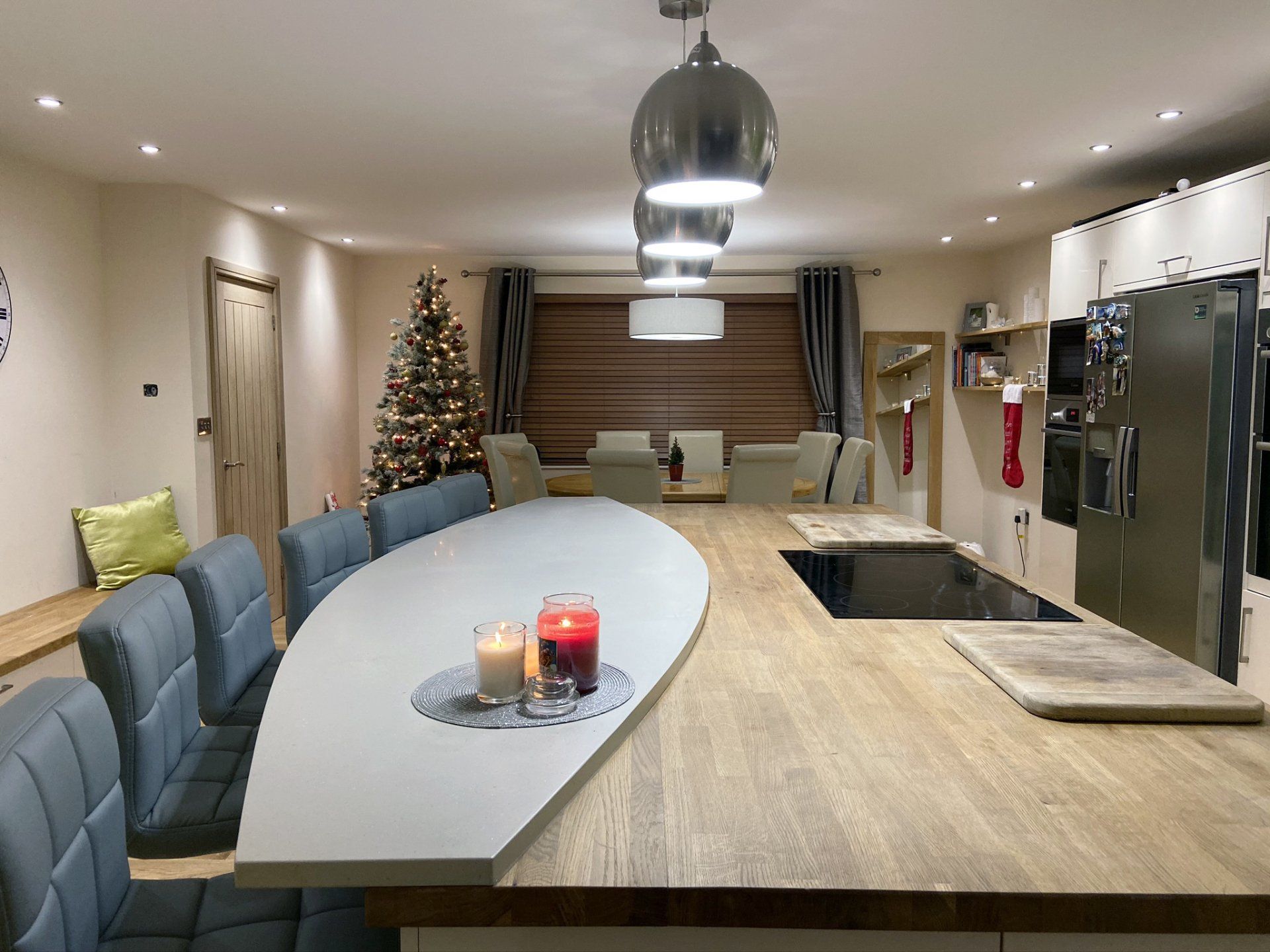 Modern shaped area for dining at kitchen worktop