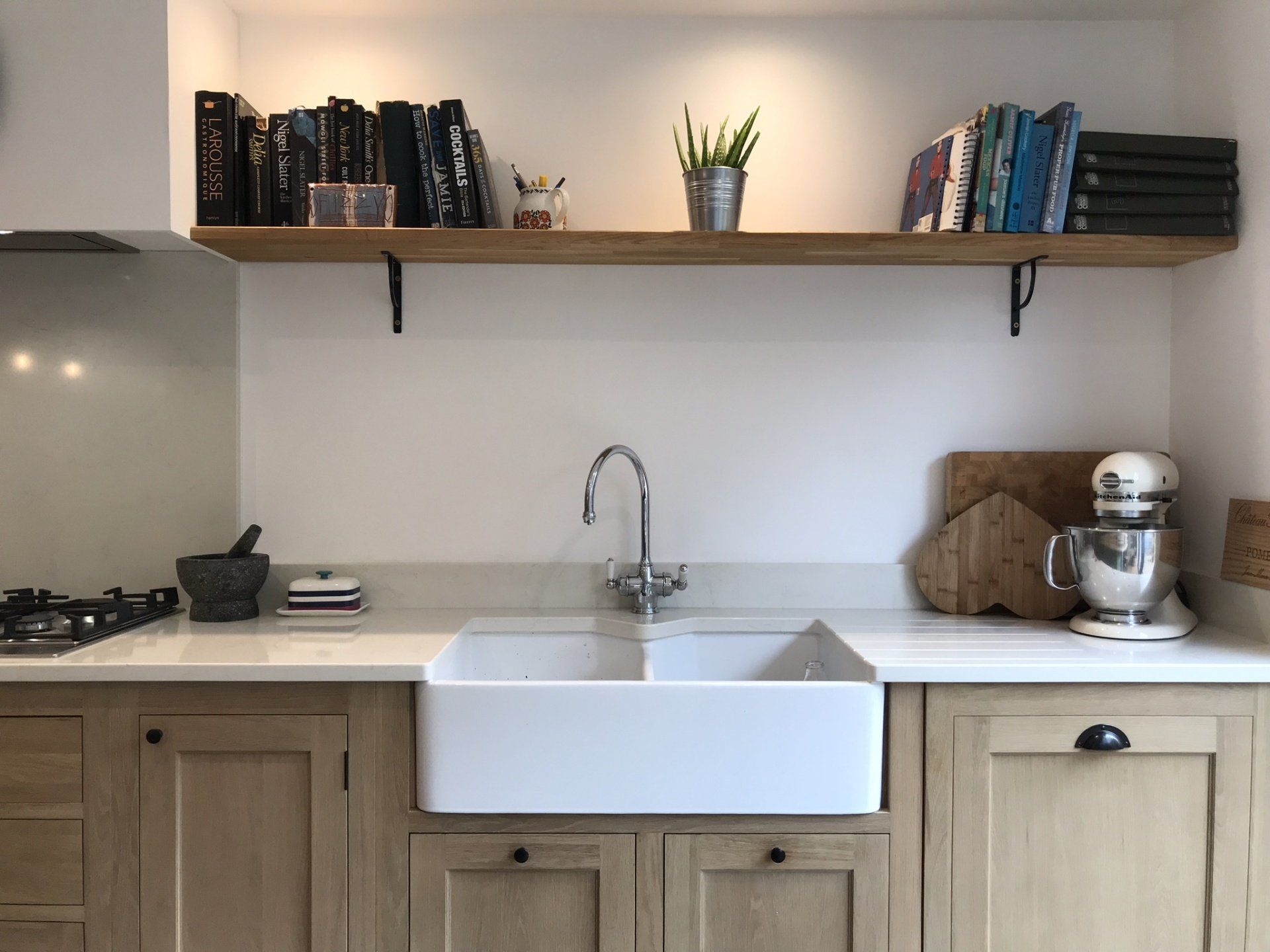 Traditional, oak shaker living kitchen for Penny Horwood in Newbury, 2018
