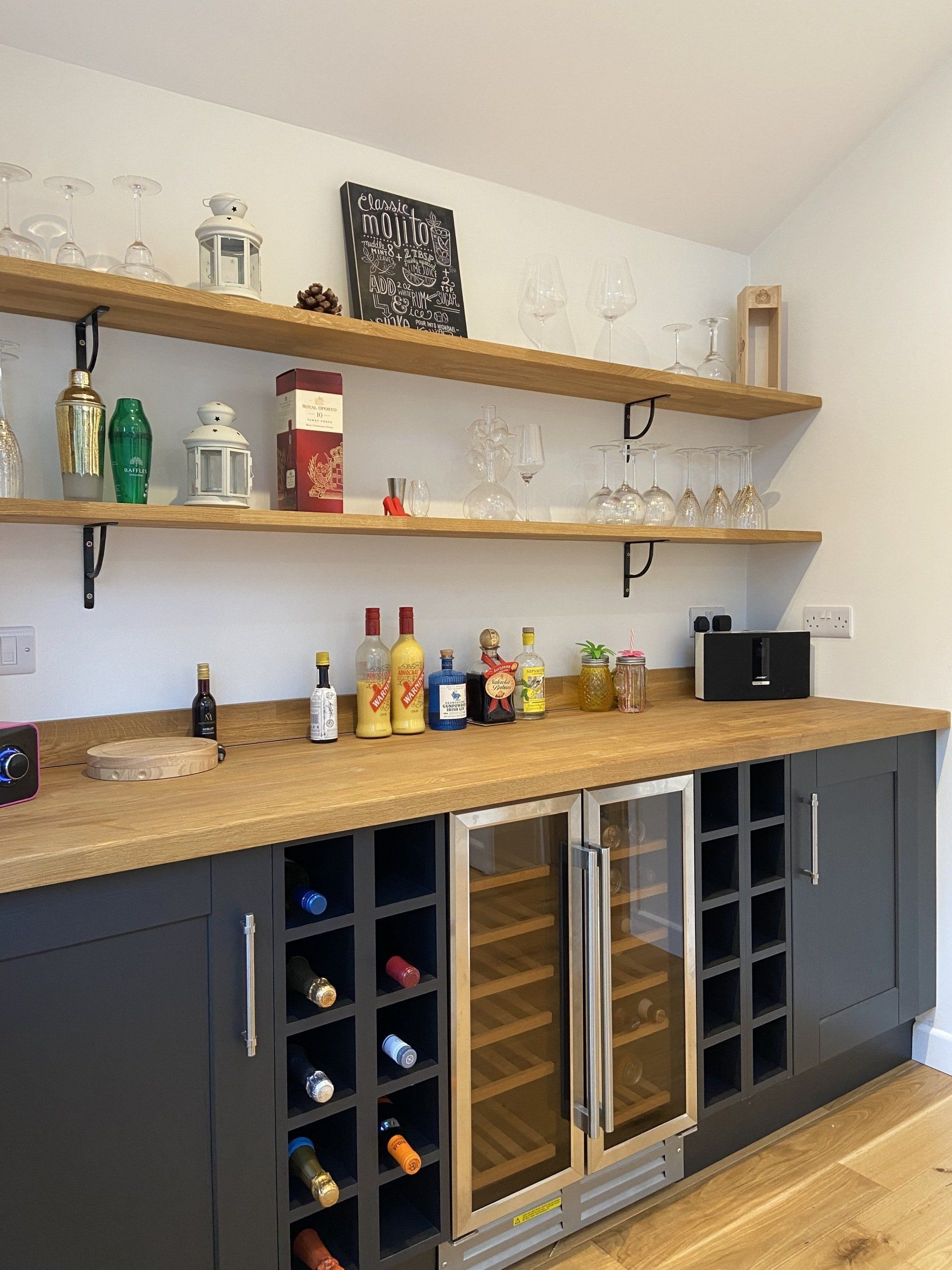 bar area in modern kitchen