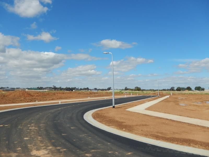Kialla Lakes Estate Drive Way — Mawson Constructions in Kialla, VIC