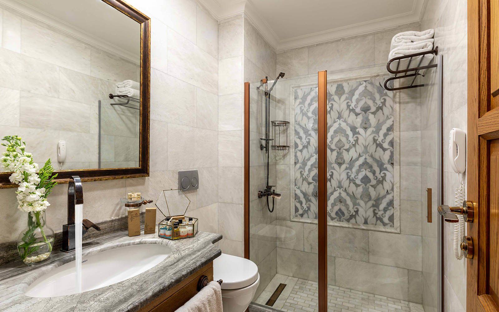 Sultanhan Hotel İstanbul , Art Design Double Room Bathroom