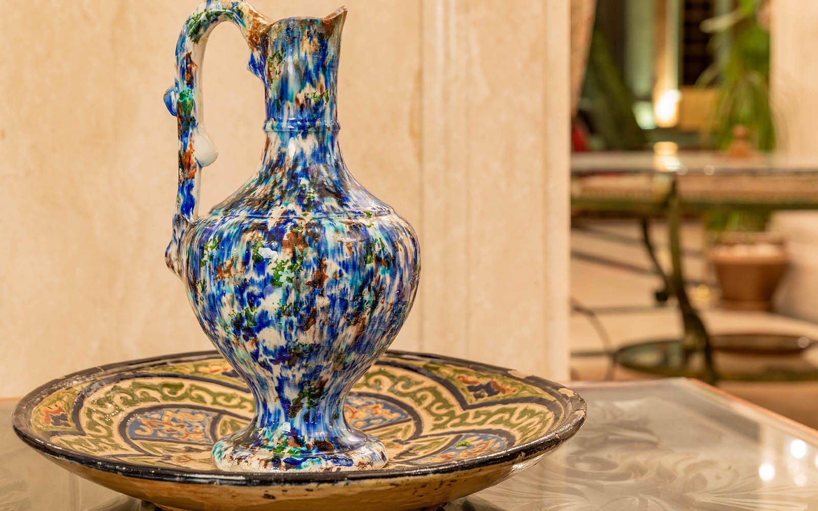 A vase is sitting on top of a plate on a table.