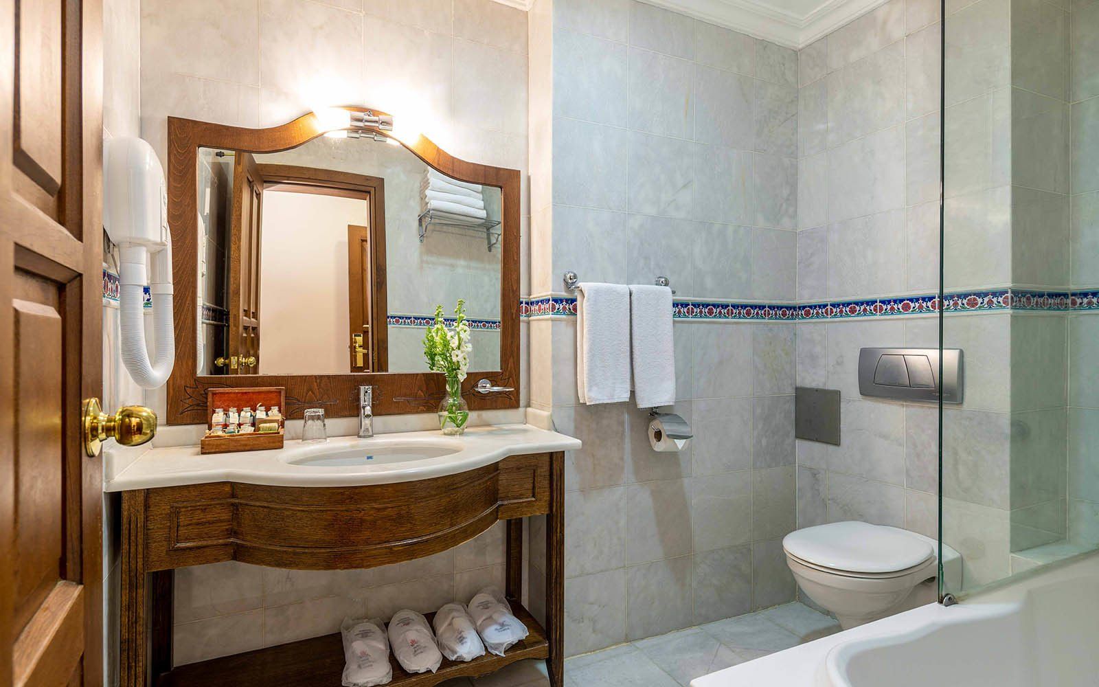 Sultanhan Hotel İstanbul - Deluxe Quadruple Room Bathroom