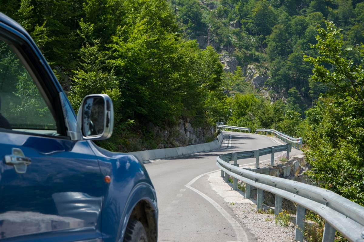 how to rent a car in albania