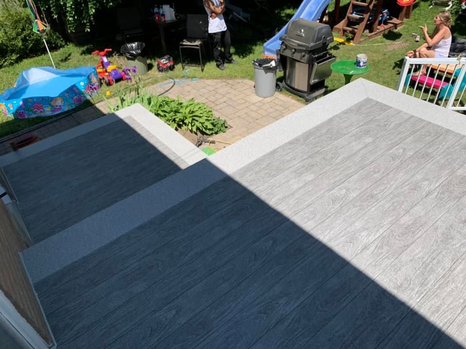 Une vue aérienne d'une terrasse en membrane de pvc
