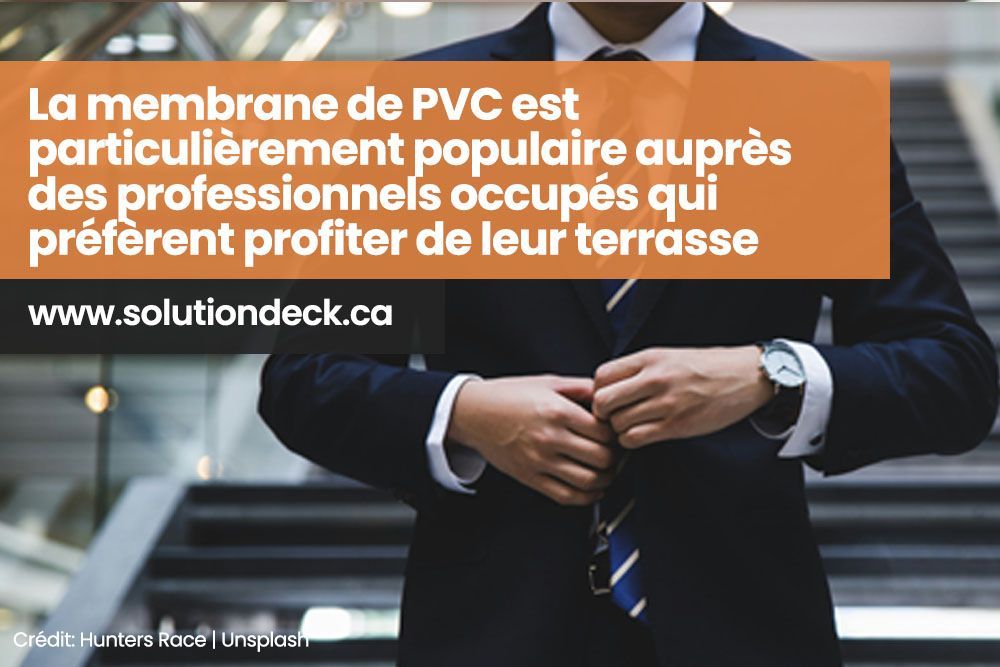 professionnel qui attache son veston noir