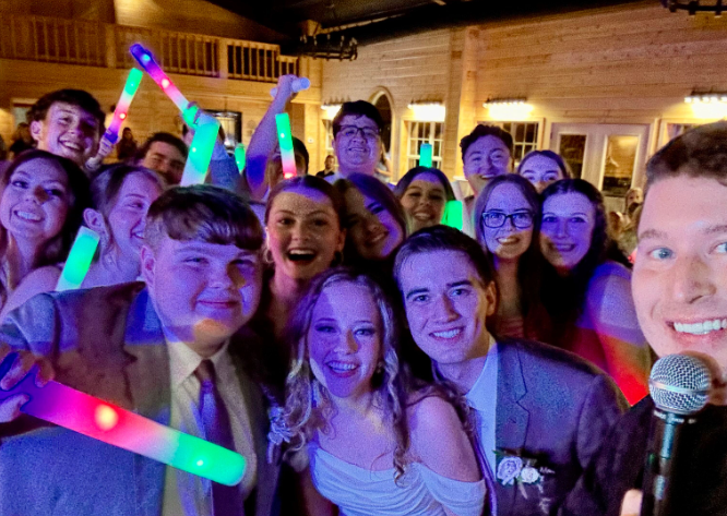 wedding guests dancing with glow sticks