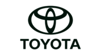 O logotipo da Toyota é preto e branco em um fundo branco.