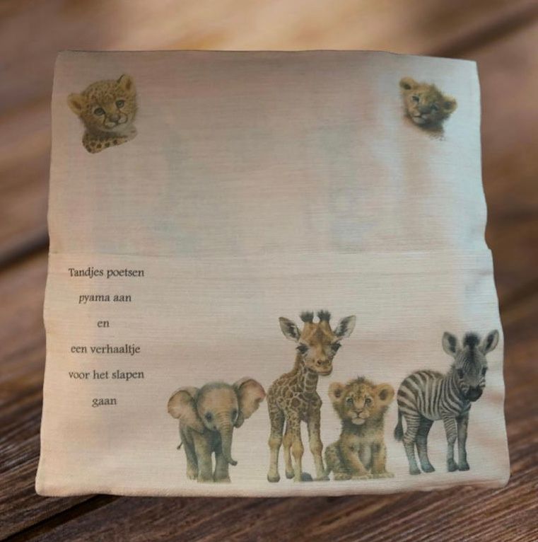Kinderkussen, safari, met extra vak voor het opbergen van een boek of pyama,