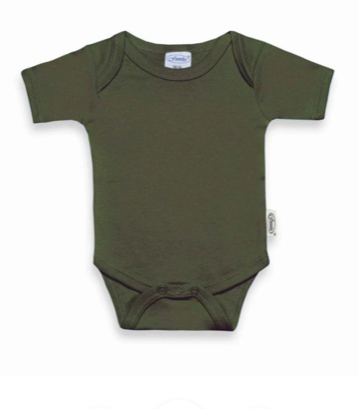 Groen rompertje om te bedrukken met de naam van de baby of een tekst