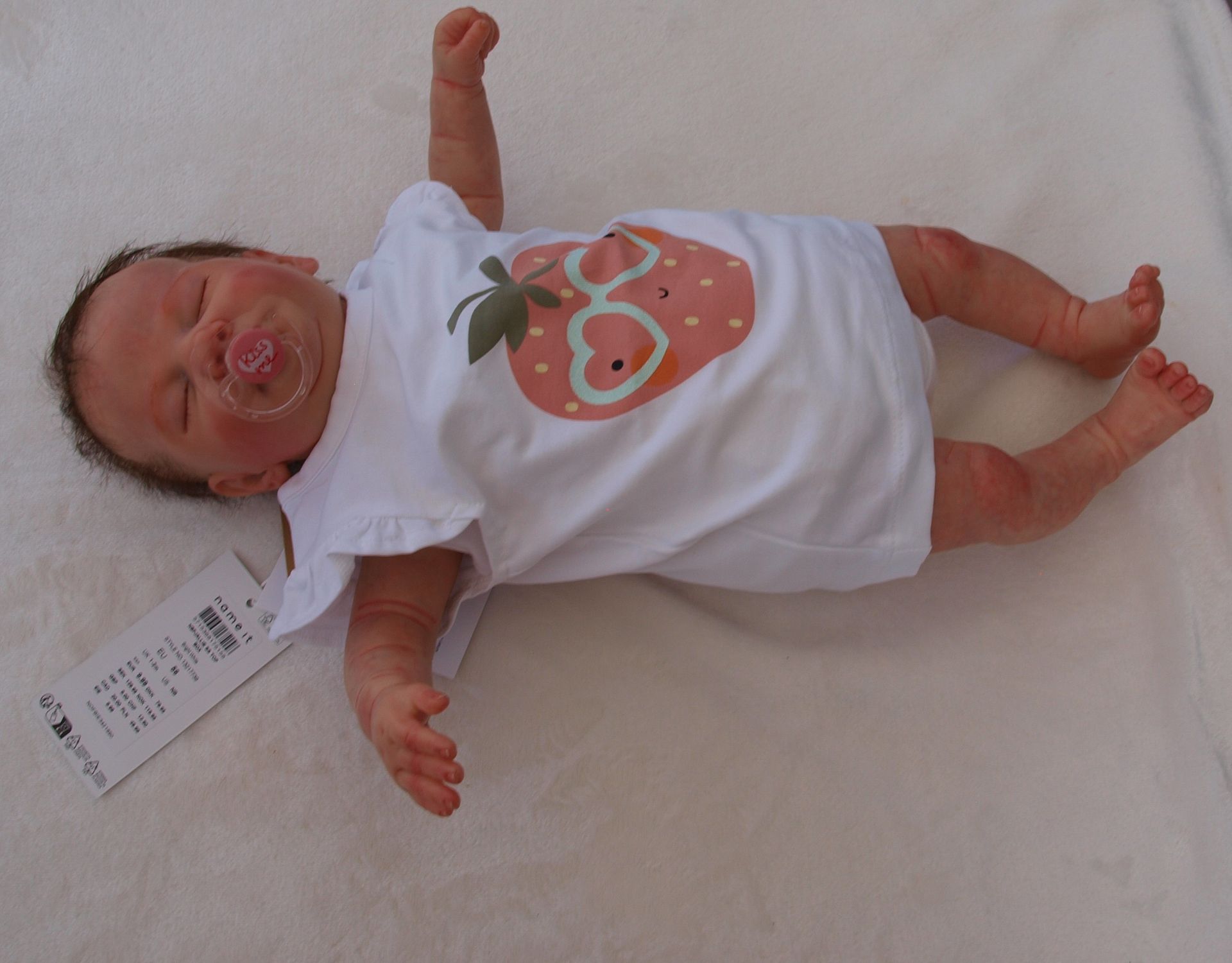 Name it, t shirt aardbei en leuke rufflemouwtjes, maat 56, baby cadeautje