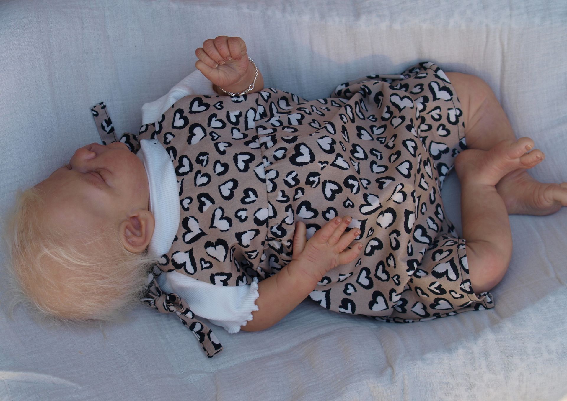 Geschikt voor 3-6 maanden, Pakje voor baby tweeling, tegenovergesteld, hartjes