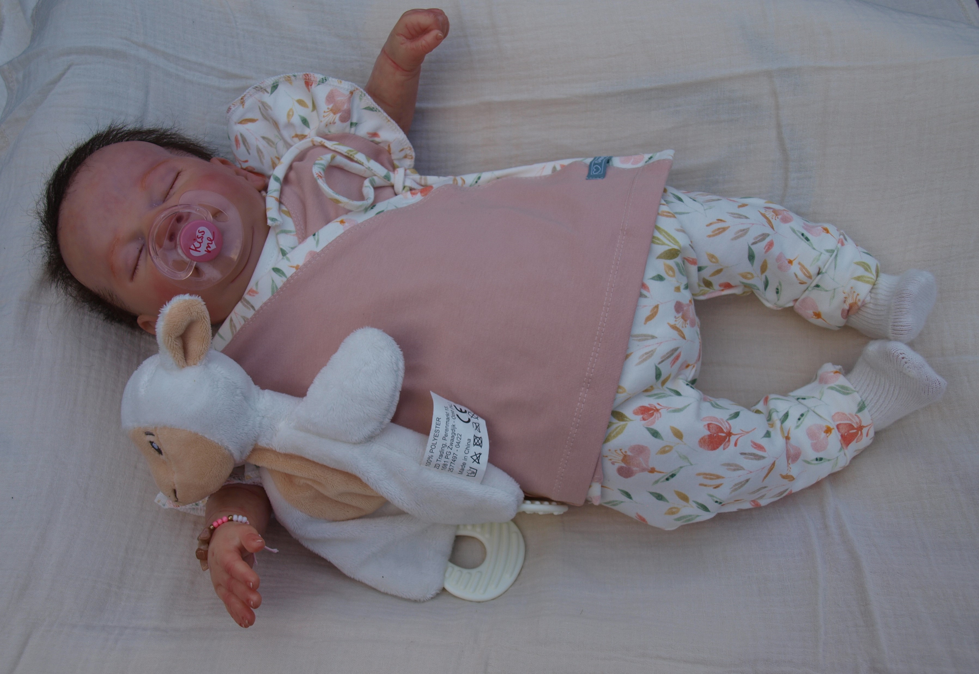 Mooi baby setje voor een meisje, eenvoudig aan te trekken babykleding