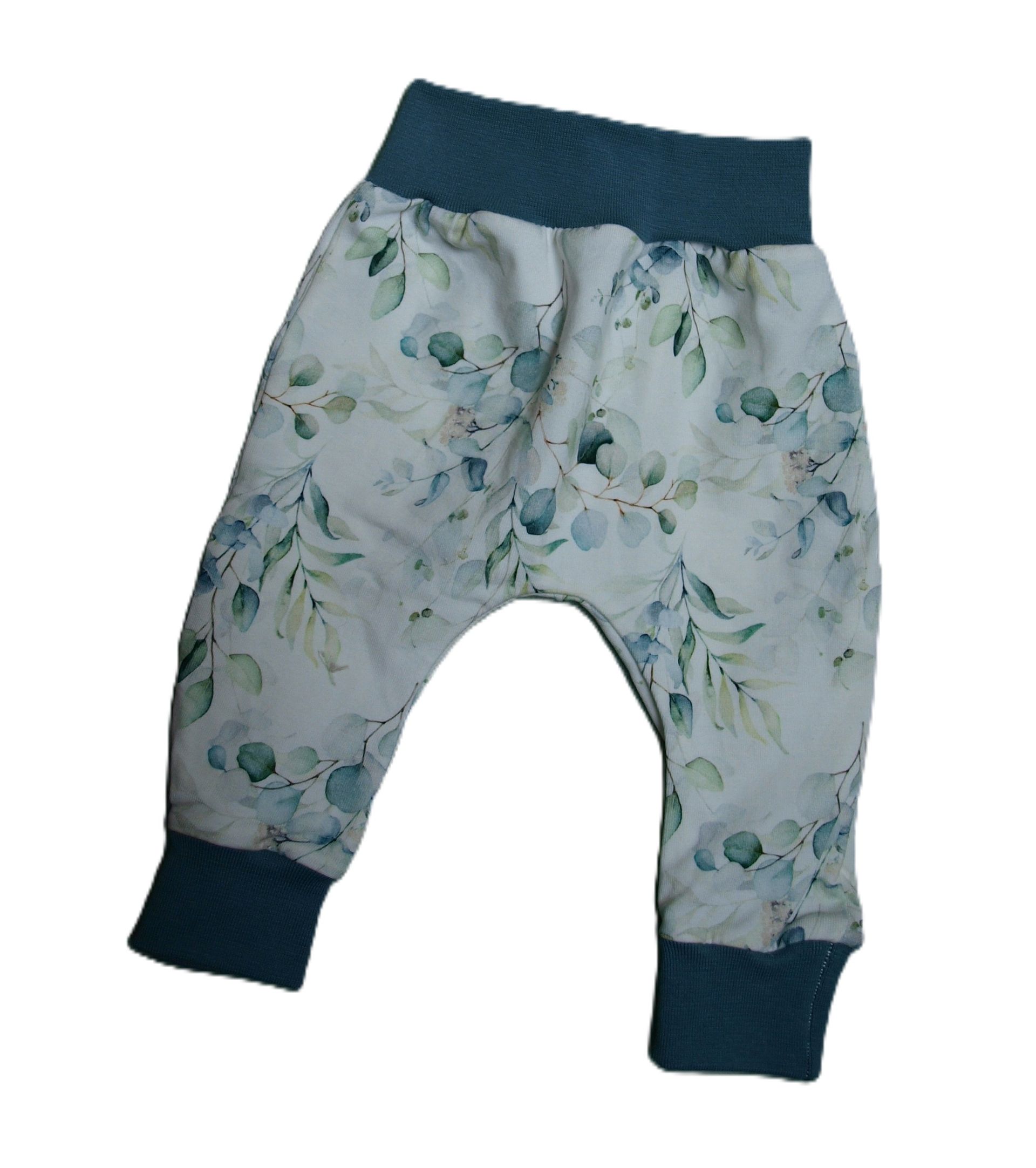 Roomwit babybroekje met takjes en contrasterende bordjes, maat 56