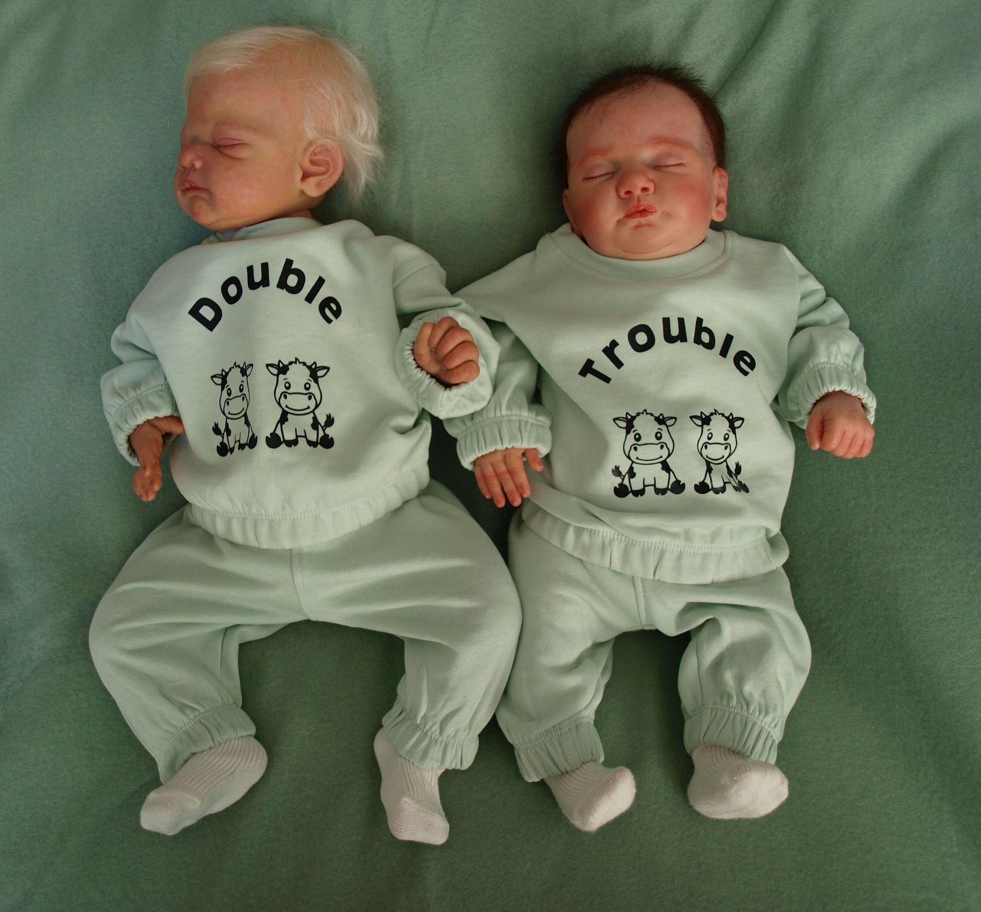 Hoera, een tweeling. Geef deze leuke baby joggingpakjes cadeau maatjes 56