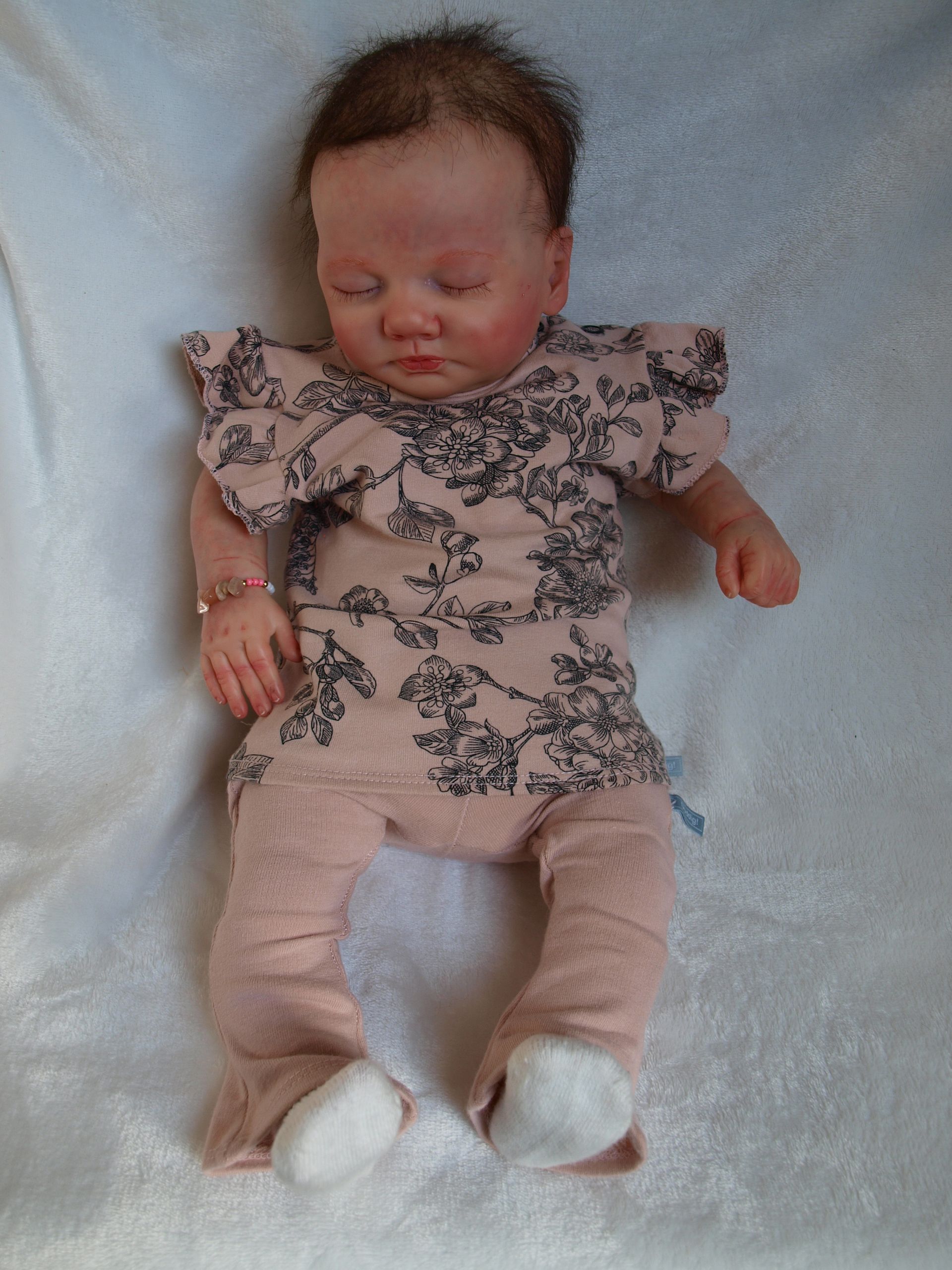 Prachtig babysetje met wijde pijpjes voor de moderne baby, geschikt van 0-3 maanden