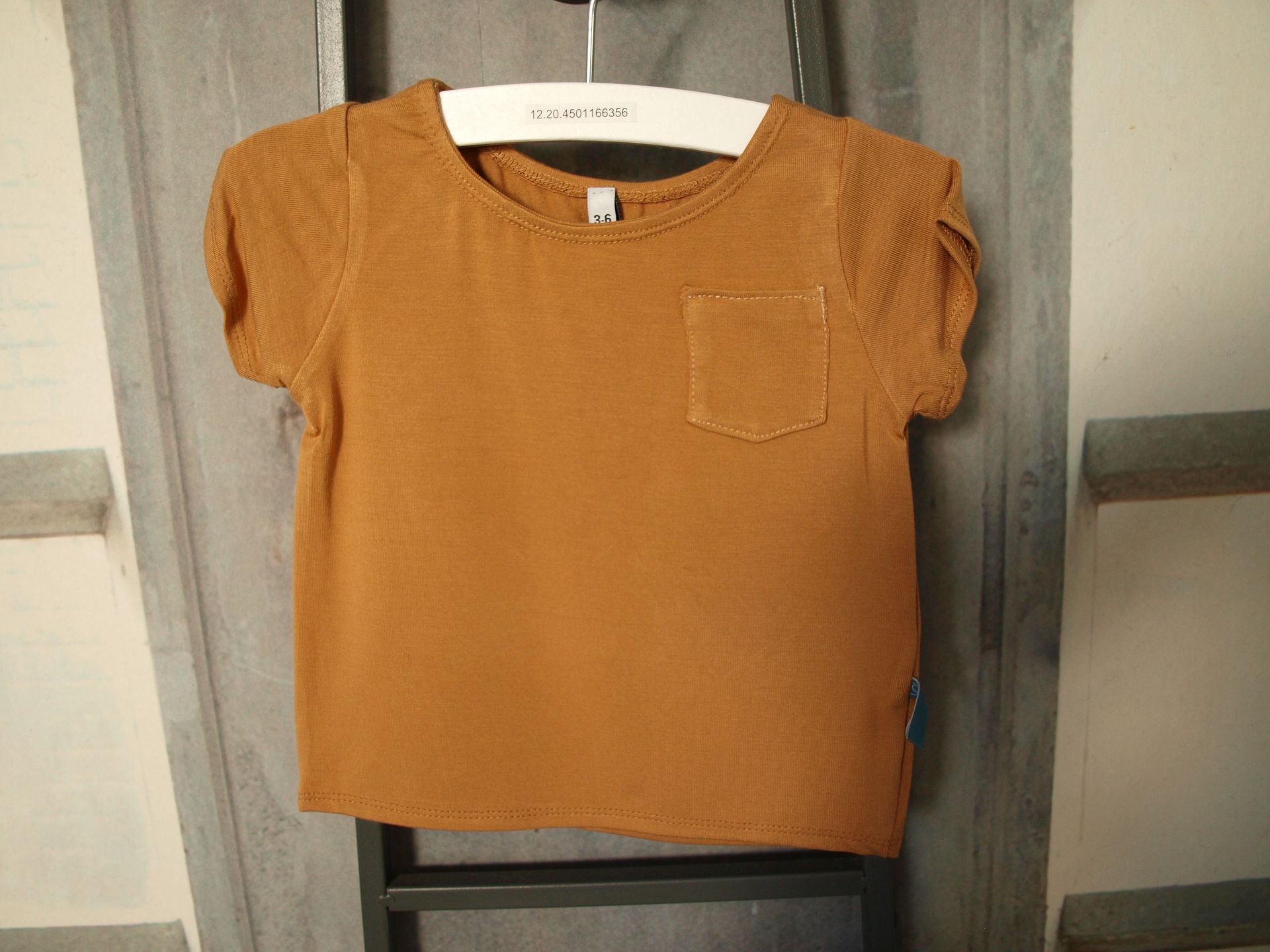 Baby T-shirt met een zakje, bamboe,  stoer en super zacht, 3-6 maanden