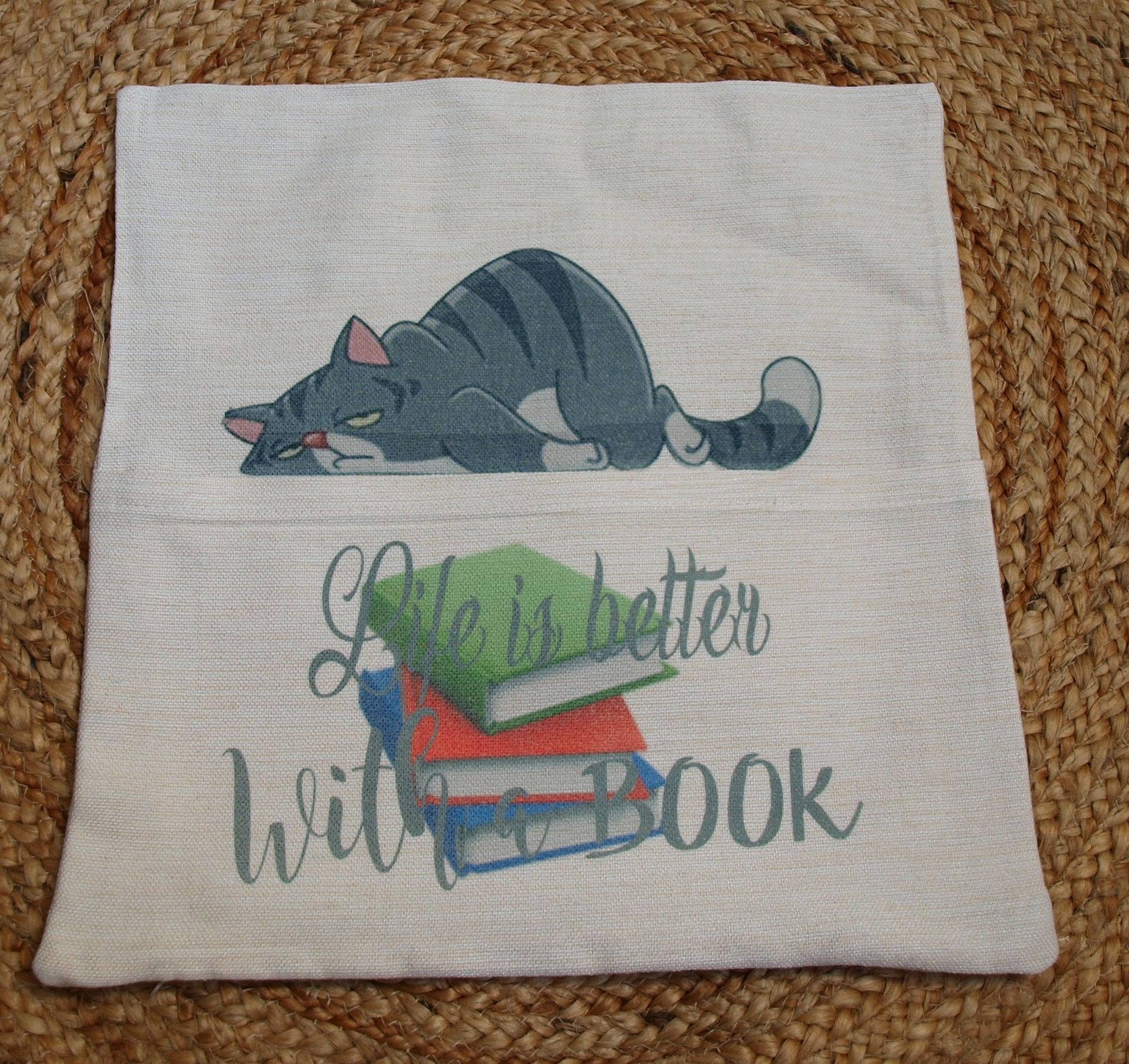 Kinderkussen, kat, met een extra vak voor het opbergen van een boek of pyama