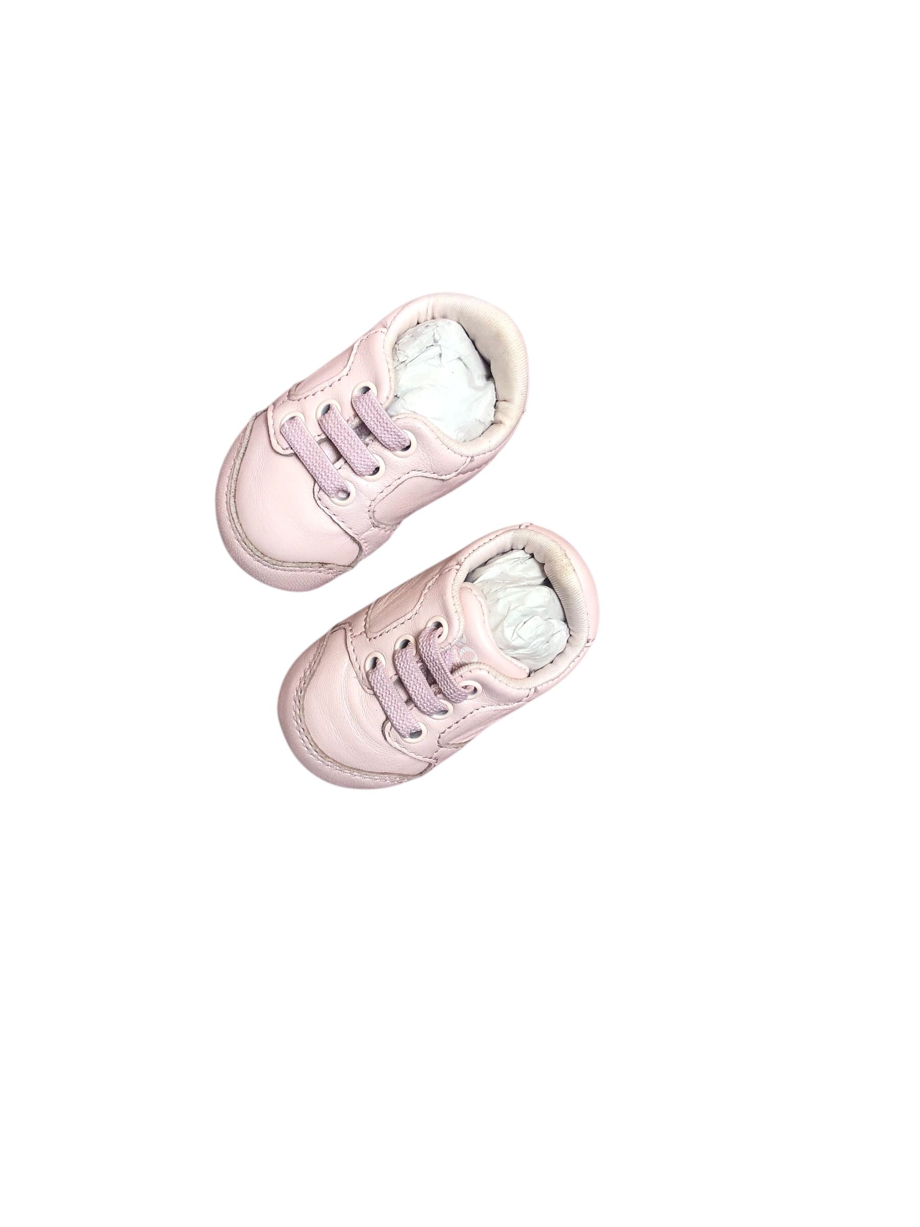 Wauw, super stylvol zijn deze roze Hugo Boss, lederen babyschoentjes