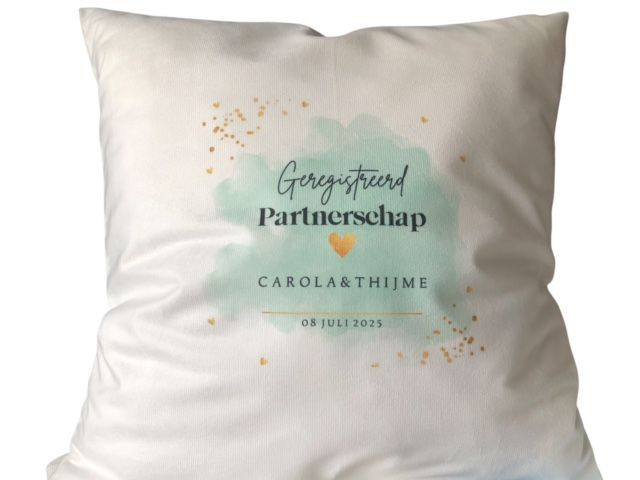 Bedrukt kussen, velourslook, zacht, met tekst  of afeelding naar wens te bedrukken