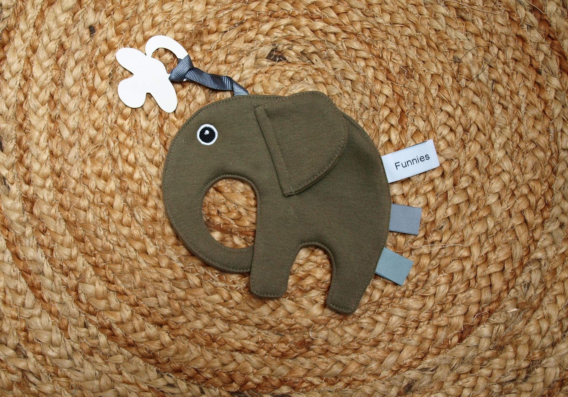 Groene olifant om te voorzien van een baynaam