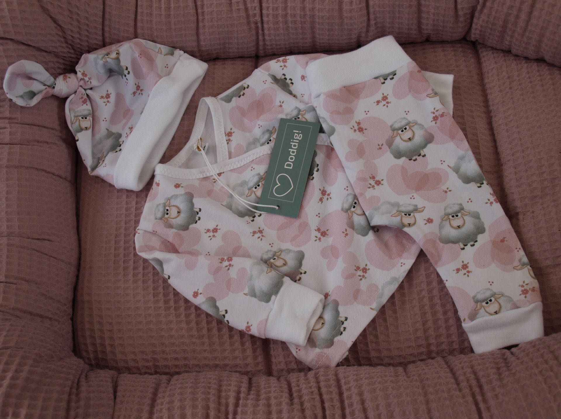 Meisjes Pyama met schaapjes en bijpassend mutsje