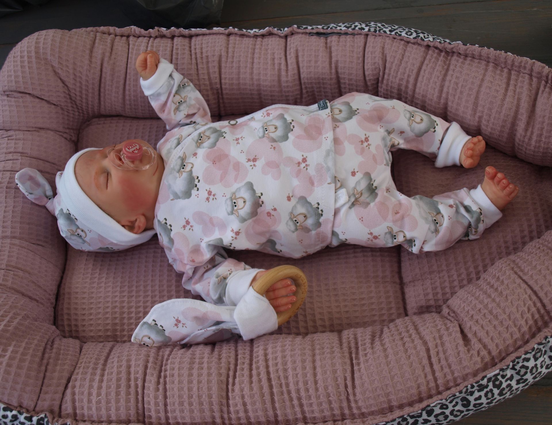 Meisjes Pyama met schaapjes en bijpassend mutsje