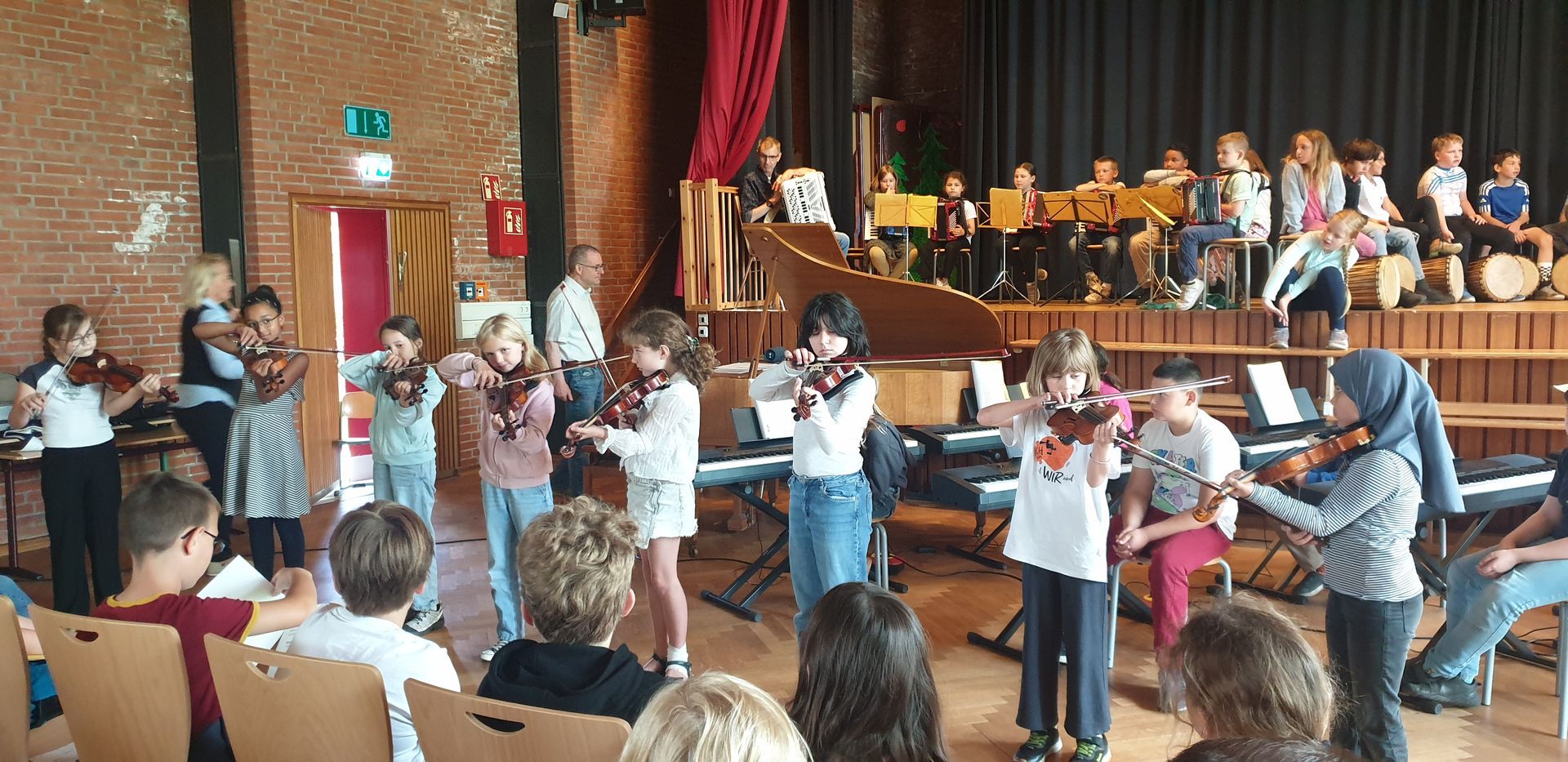 Drittklässlerinnen der Schule Iserbrook beim JeKi-Konzert
