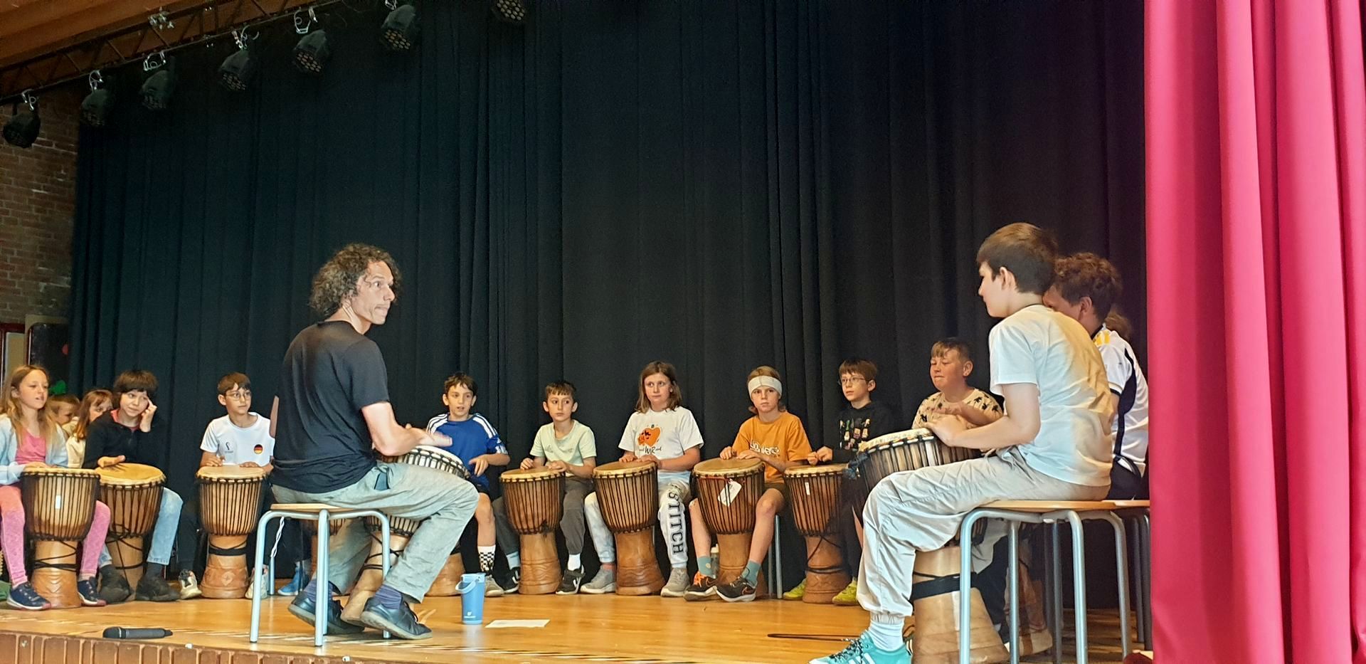 Trommlerinnen der Schule Iserbrook beim JeKi-Konzert