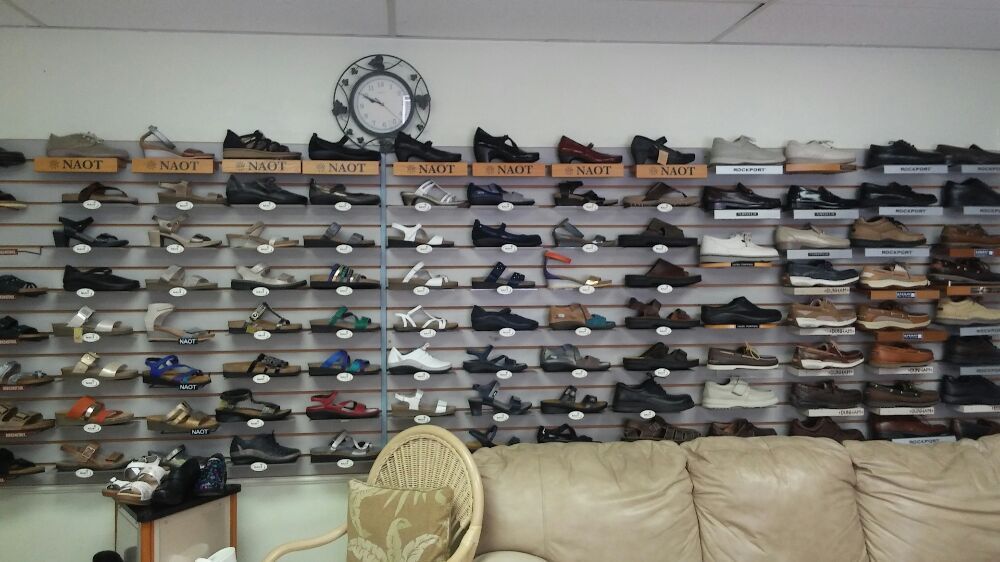 Display shelf inside Conreco Shoes