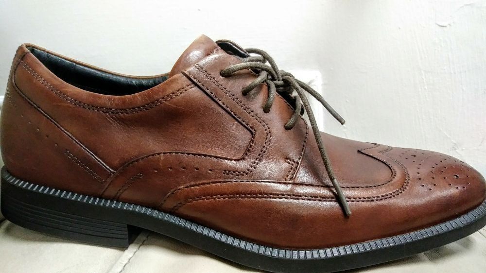 Men's comfortable brown leather shoe