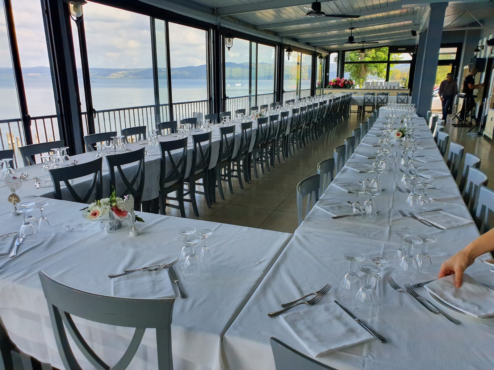 tavola imbandita pe run matrimonio