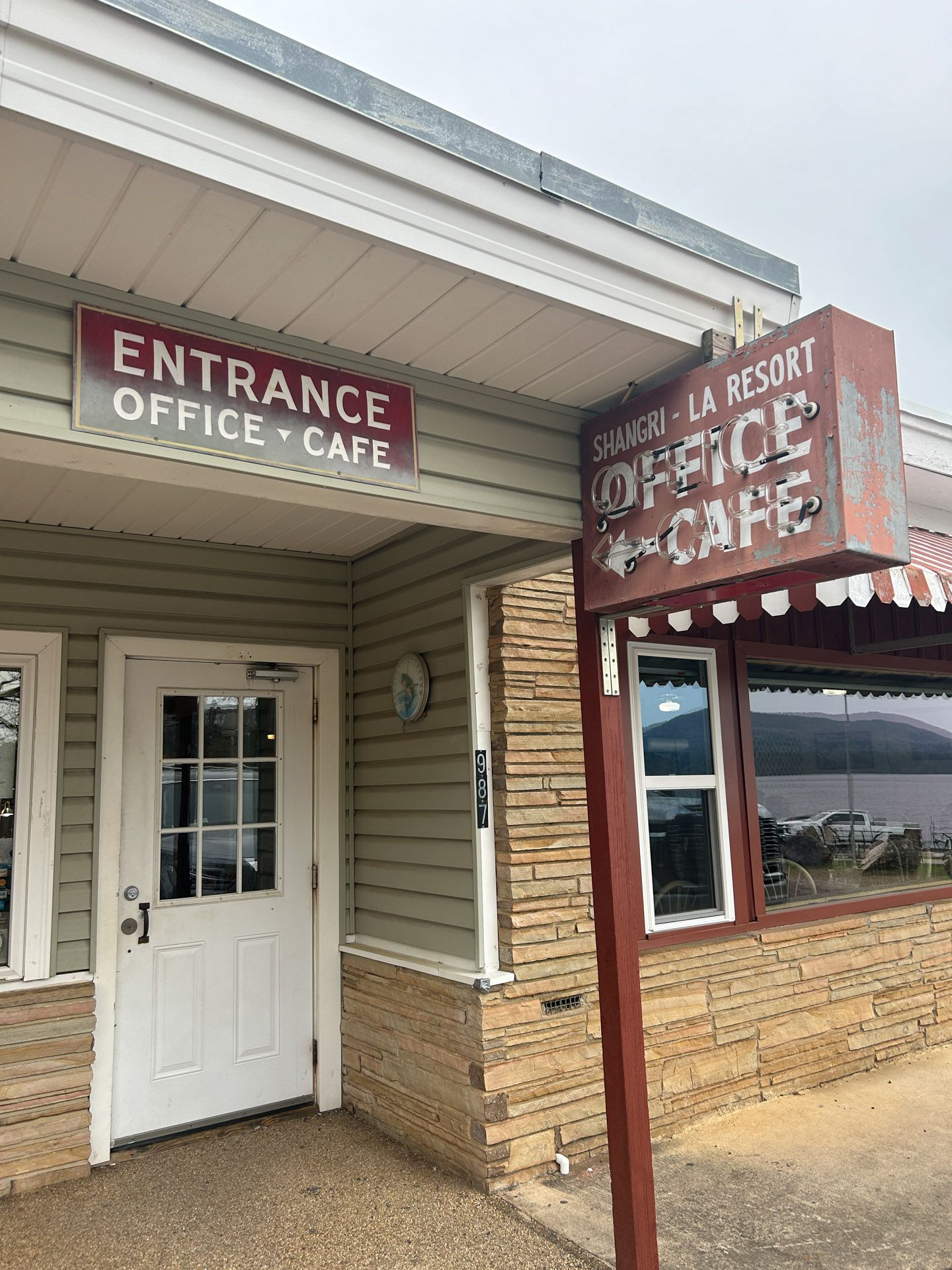 A building with a sign that says entrance office cafe